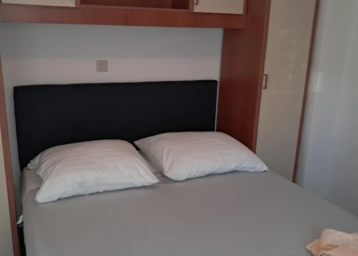 Vlado Apartman Primosten